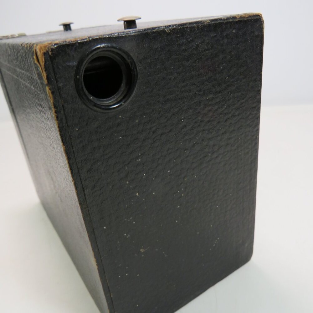 Kodak No. 2A Brownie, Model B Camera w wear, handle missing - Picture 5 of 10